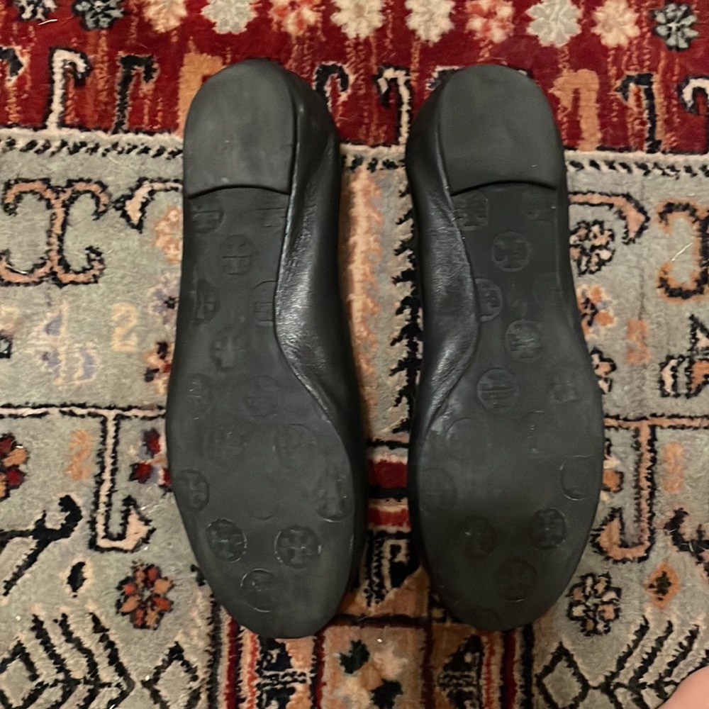 Tory Burch Black Leather Reva Ballet Flats with Gold Logo - Picture 3 of 5